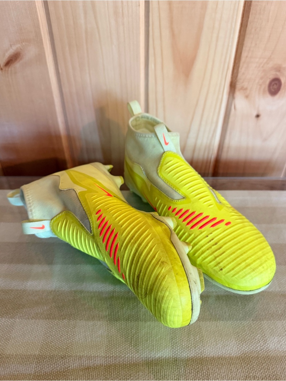 Nike Jr. Phantom High-Cut Soccer Cleats – Limelight/Crimson – Size 6Y